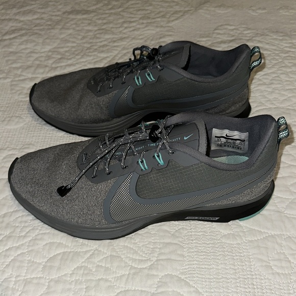 NIKE ZOOM GRAY TENNIS SHOES SIZE 8.5 - Picture 1 of 7